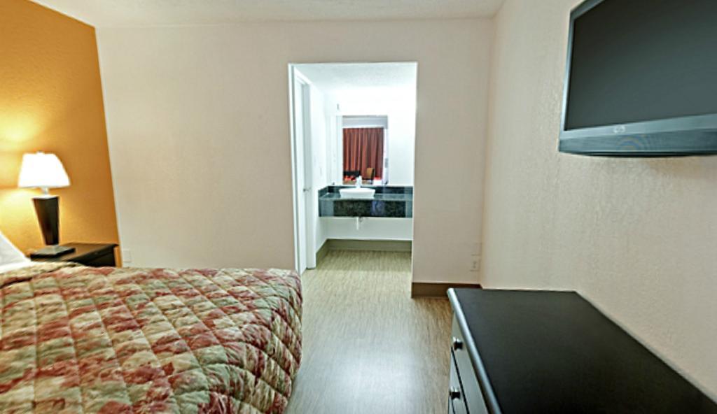 Econo Lodge 메트로폴리스 객실 사진