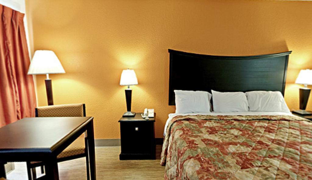 Econo Lodge 메트로폴리스 객실 사진