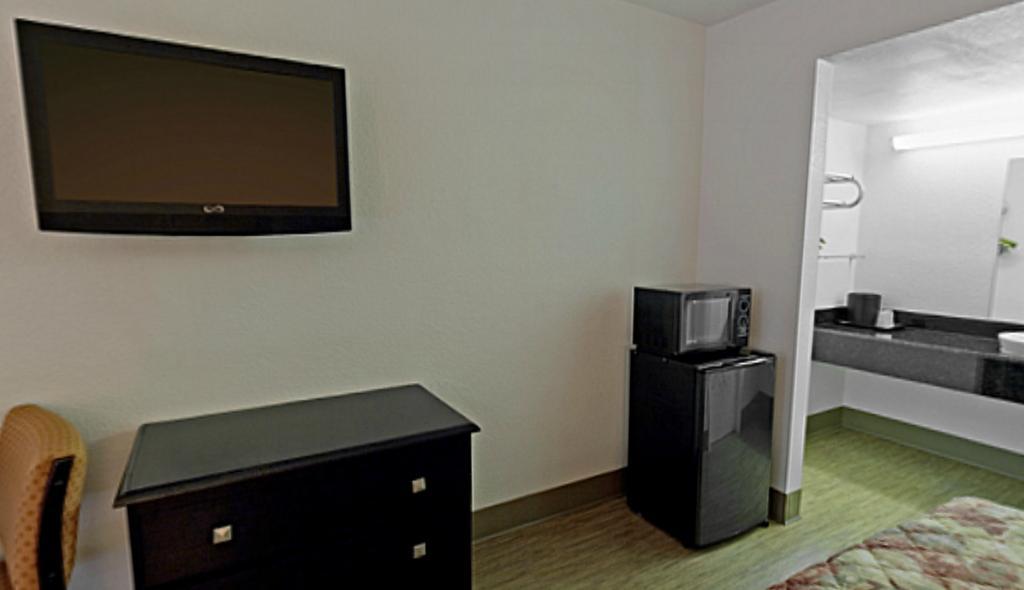 Econo Lodge 메트로폴리스 객실 사진