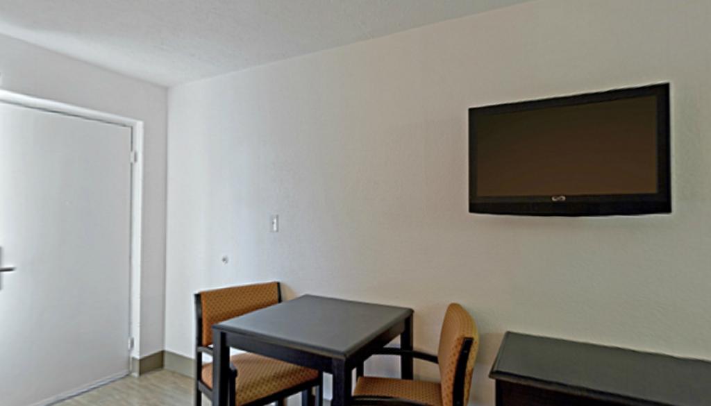 Econo Lodge 메트로폴리스 외부 사진